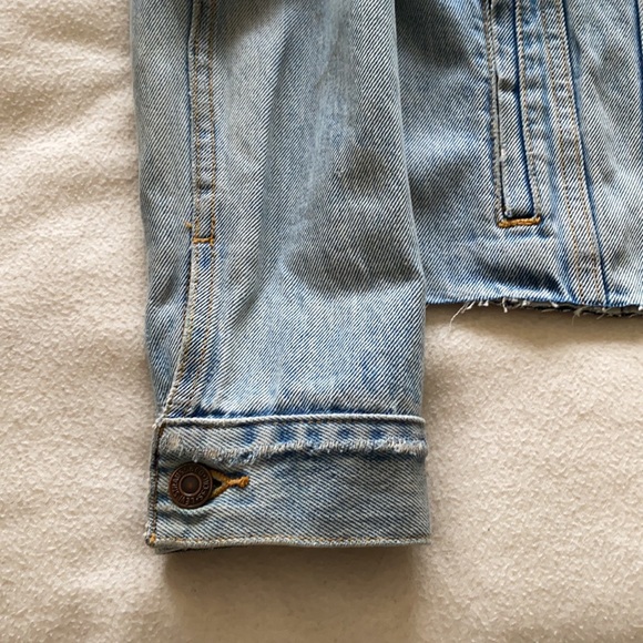 Levi’s Denim Trucker Jacket - Cropped - Picture 4 of 5